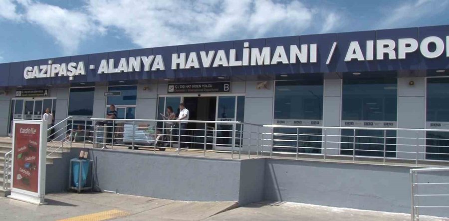 Antalya’da Gazipaşa Havalimanındaki Uçak Arızası Diğer Uçakların Yolcularını Vurdu