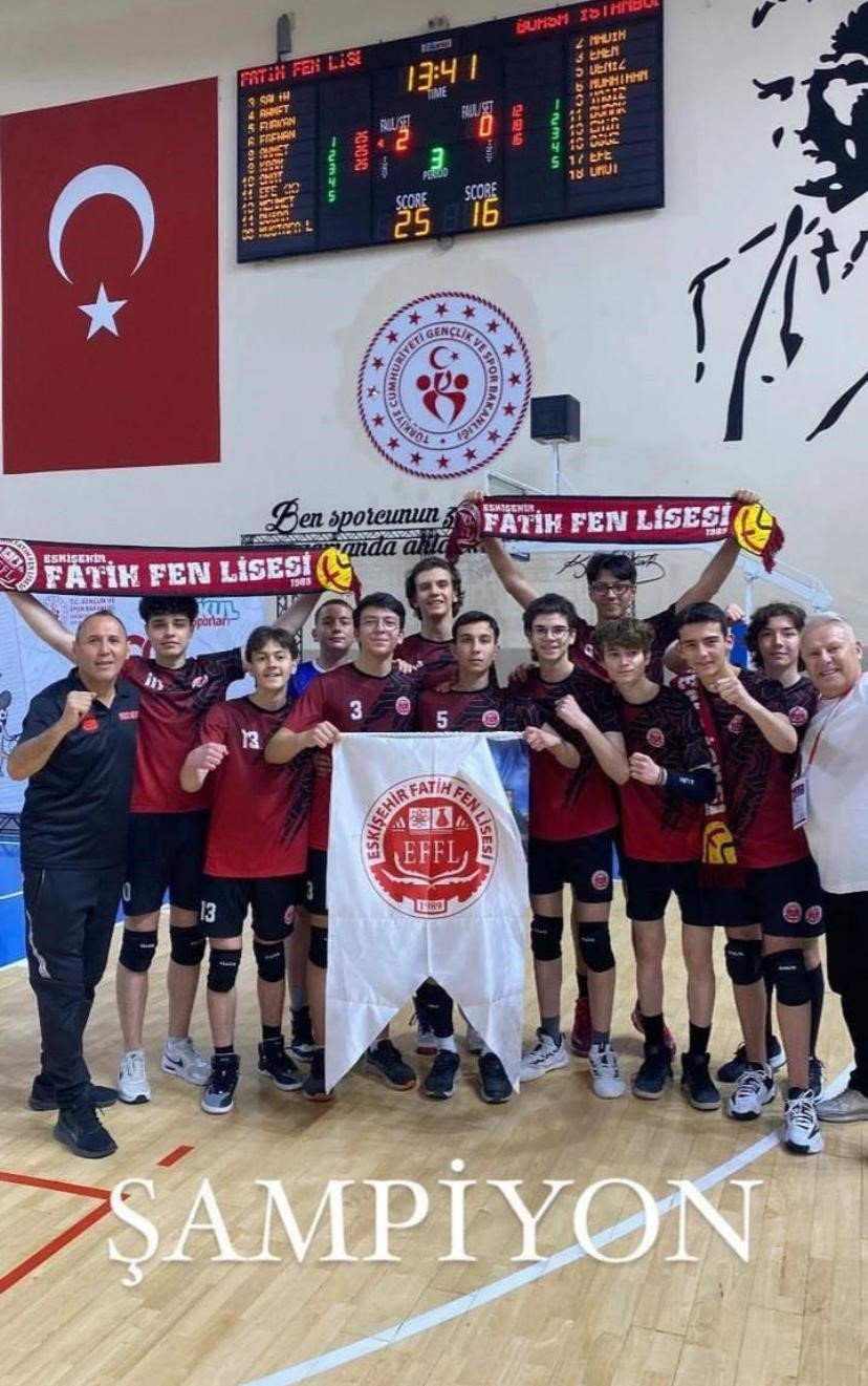 Eskişehir Fatih Fen Lisesi ‘erkek Voleybol’ Da Şampiyon