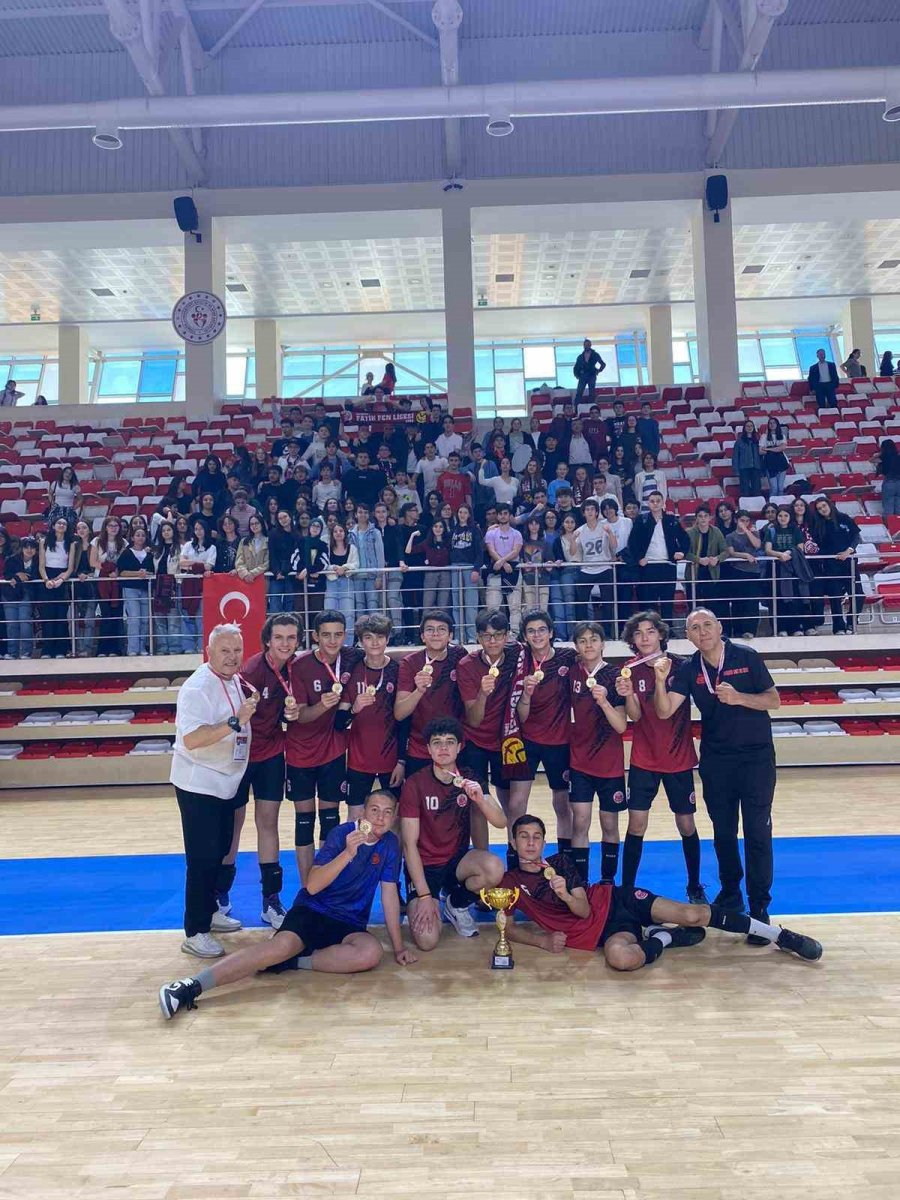 Eskişehir Fatih Fen Lisesi ‘erkek Voleybol’ Da Şampiyon