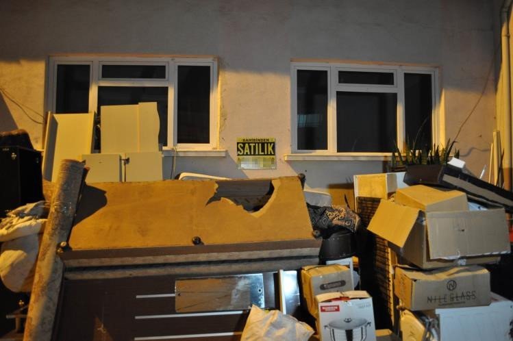 Tahliye Kararıyla Evden Atılan Çolak Ailesi 2 Gündür Sokakta Yaşıyor