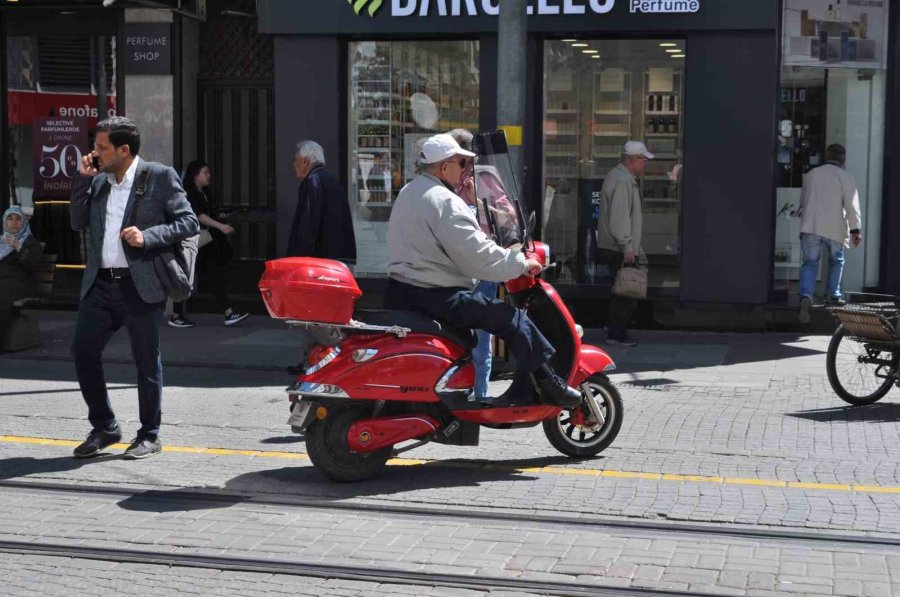 İki Tekerlekli Araçlar Hem Paradan Hem De Zamandan Tasarruf Sağlıyor