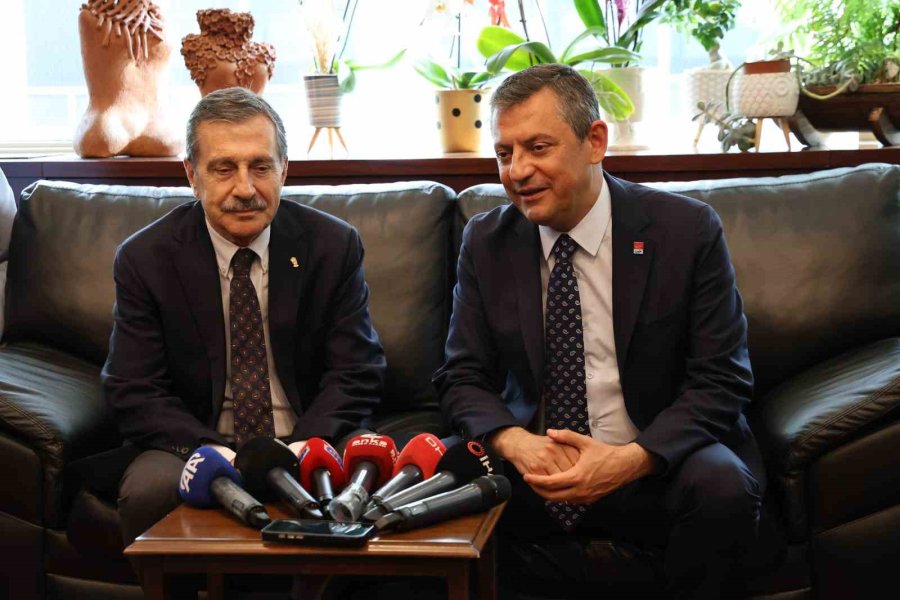 Chp Genel Başkanı Özel, Eskişehir’de Merkez Belediyeleri Ziyaret Etti