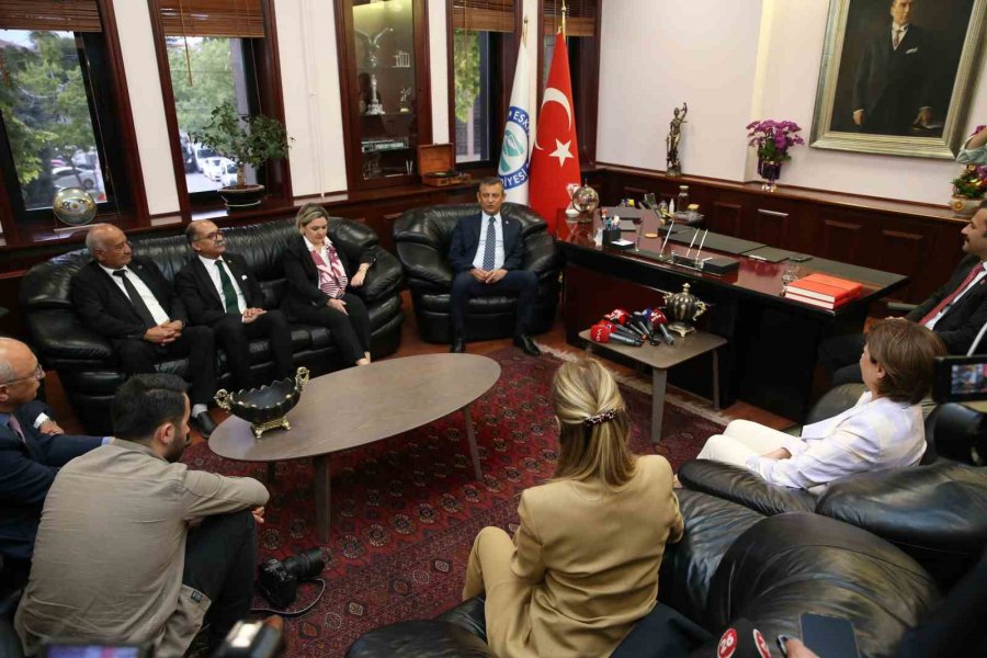 Chp Genel Başkanı Özel, Eskişehir’de Merkez Belediyeleri Ziyaret Etti