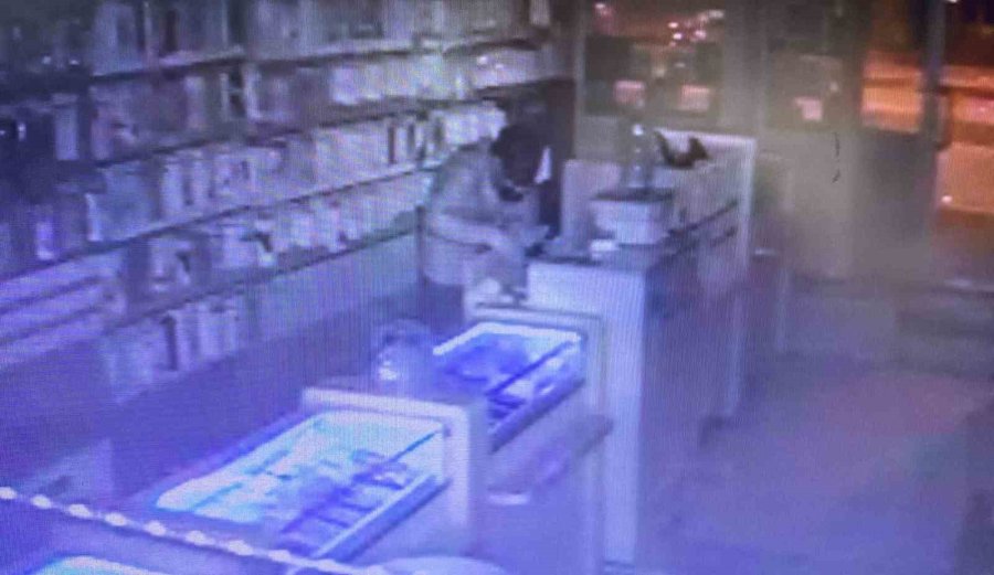 Yüzünden Ameliyat Olmaya Hazırlanan Gence Hırsız Şoku: "1 Kuruşum Bile Kalmadı"