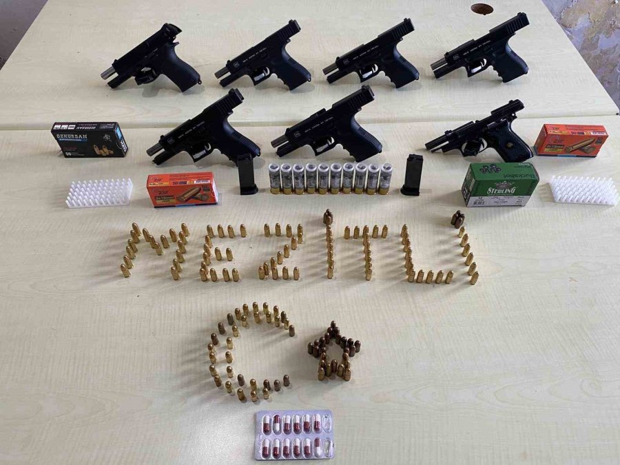 Mersin’de Silah Kaçakçılarına Çifte Operasyon