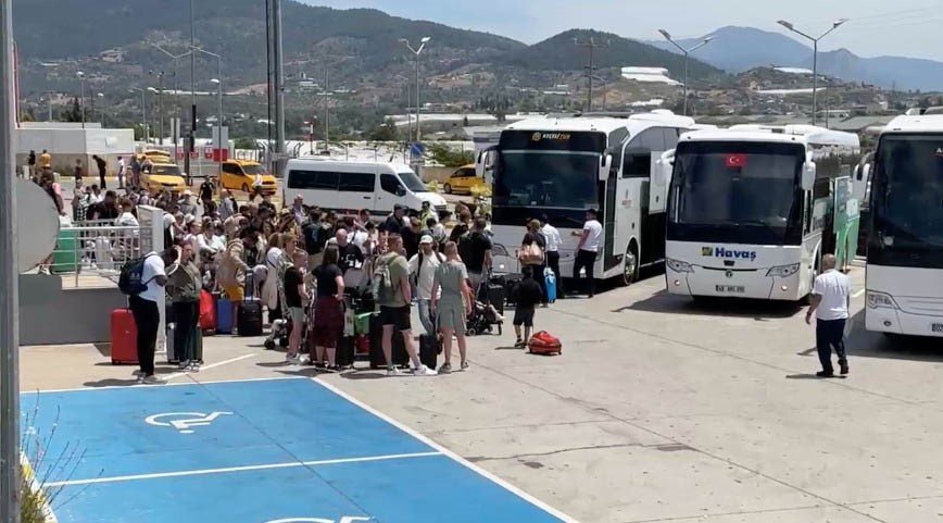 Gazipaşa Kaymakamı Altun: "uçaktaki 188 Yolcu Ve 8 Mürettebat Güvenle Tahliye Edildi, Yaralı Yok"