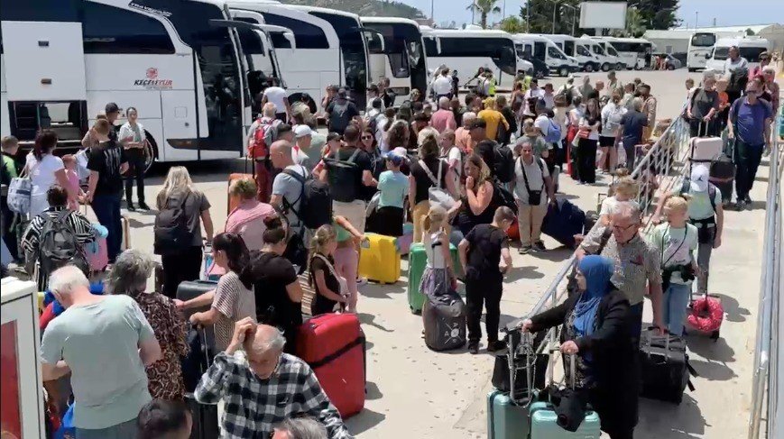 Gazipaşa Kaymakamı Altun: "uçaktaki 188 Yolcu Ve 8 Mürettebat Güvenle Tahliye Edildi, Yaralı Yok"