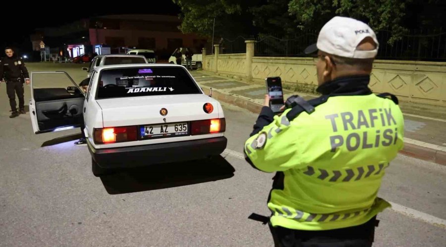 Abartı Egzozla Yakalandı, “caddede Açmıyorum” Dedi