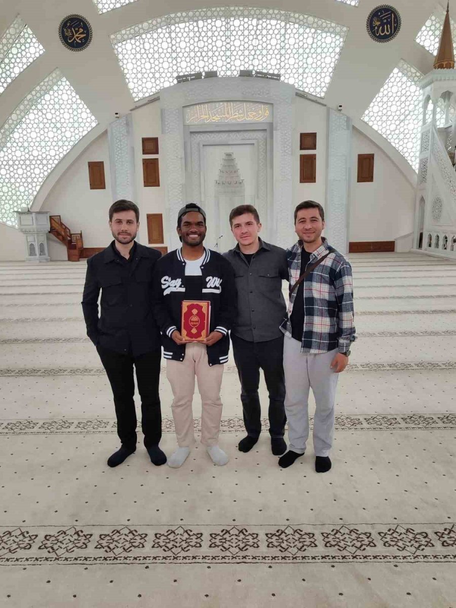 Esogü’de Okuyan Bangladeşli Öğrenci Müslüman Oldu