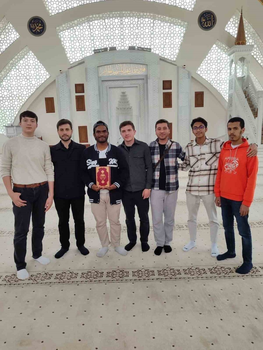 Esogü’de Okuyan Bangladeşli Öğrenci Müslüman Oldu