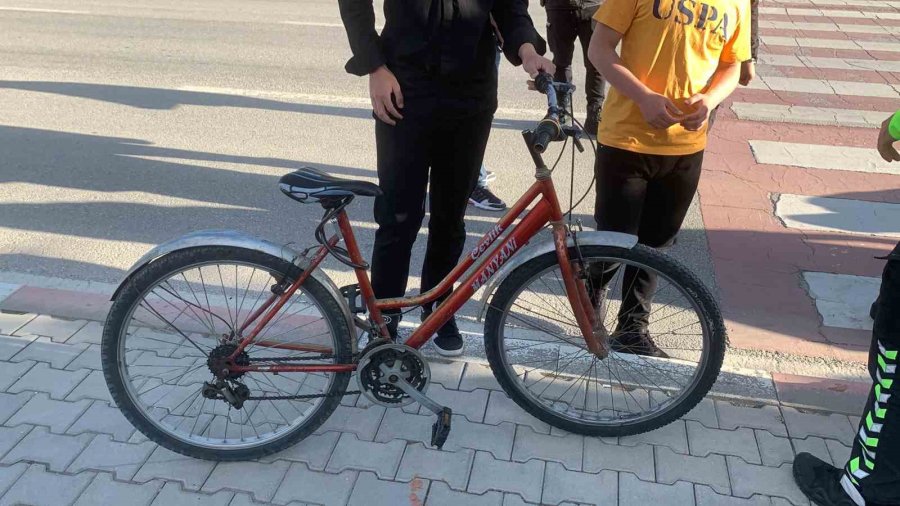 Karaman’da Motosiklet İle Bisikletin Karıştığı Kazada 2 Kişi Yaralandı