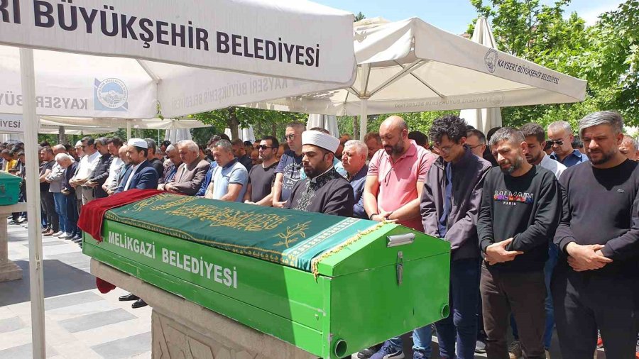 Feci Kazada Hayatını Kaybeden Öğretmen Kayseri’de Toprağa Verildi