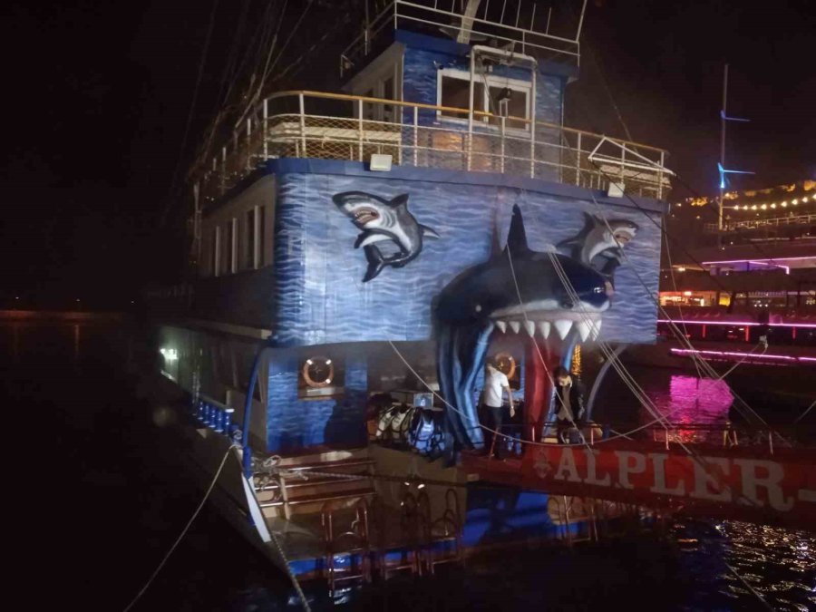 Alanya’da Tur Teknesinde Korkutan Yangın
