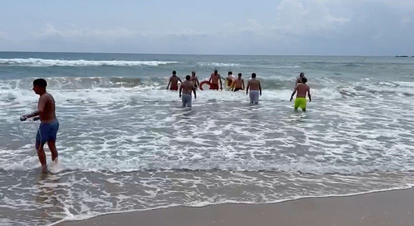 Alanya’da Boğulma Tehlikesi Geçiren Tatilciler Halatlara Takılı Can Simitleriyle Kurtarıldı