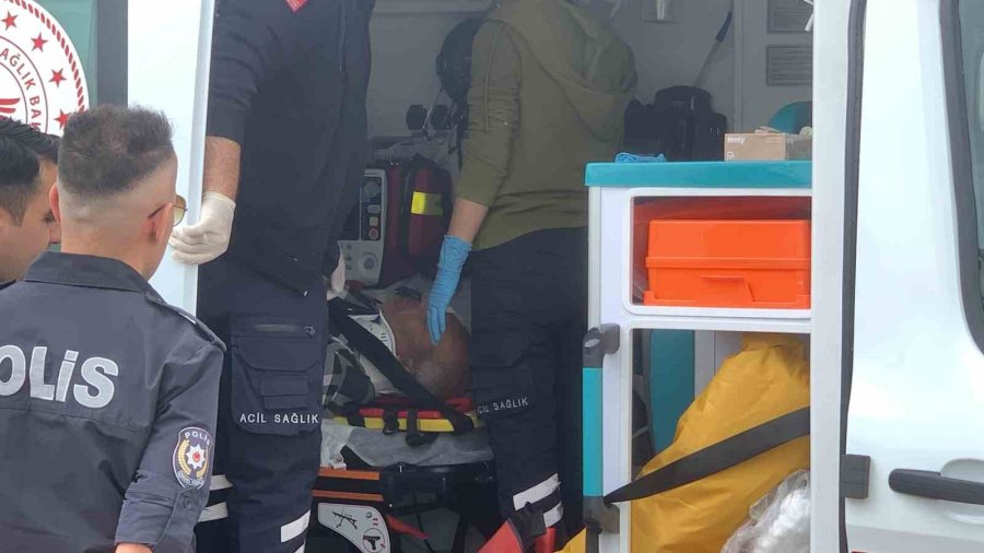 Karaman’da Beton Mikseri Devrildi: 1 Yaralı