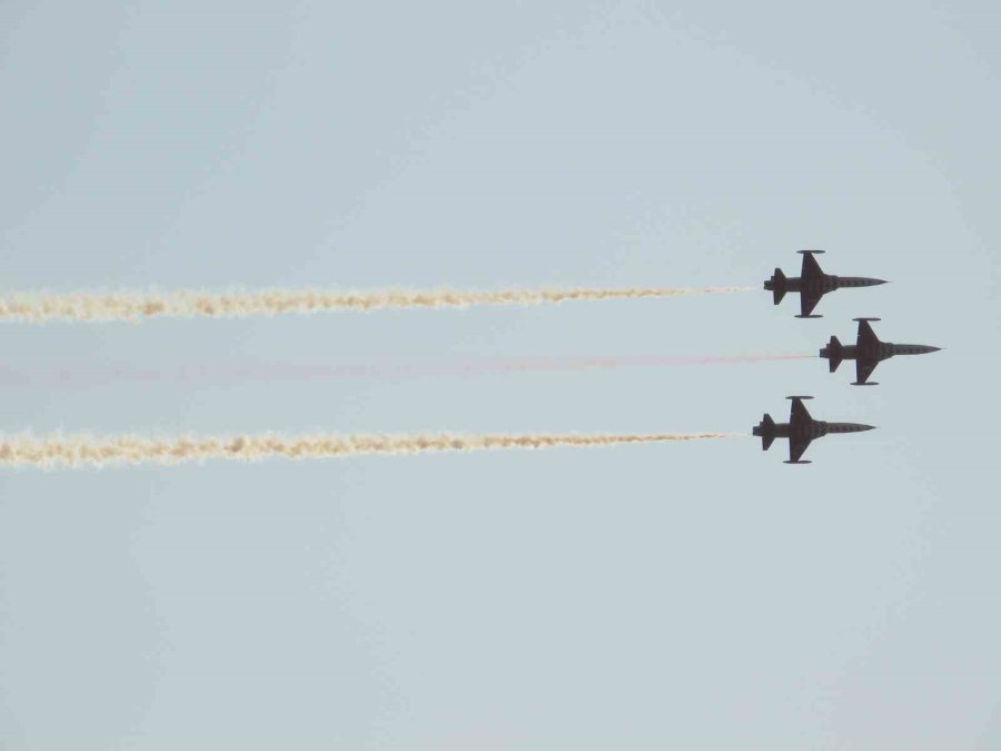 Türk Yıldızları’nın Gösterisi Nefesleri Kesti