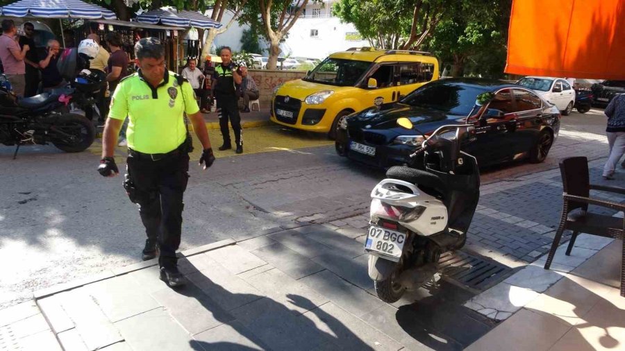 Ehliyetsiz Ve Aranması Olan Şahıs Polisleri Görünce Panikledi