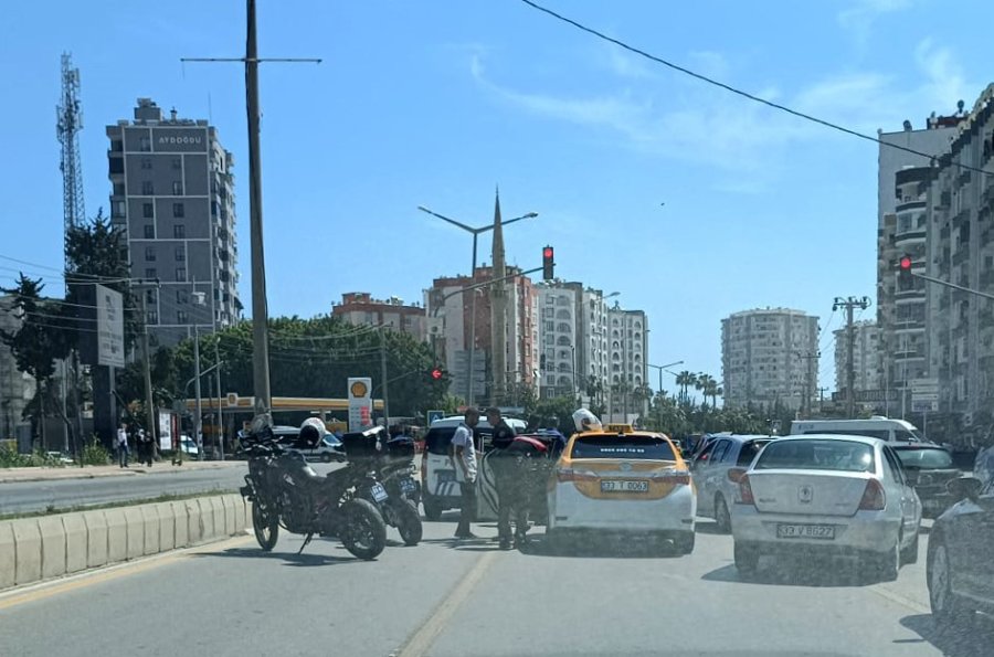 Mersin’de Taksiciyi Alıkoyan Biri Kadın 2 Kişi Yakalandı