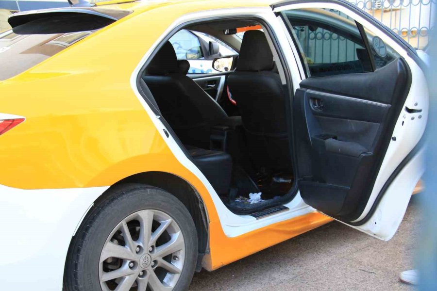 Mersin’de Taksiciyi Alıkoyan Biri Kadın 2 Kişi Yakalandı