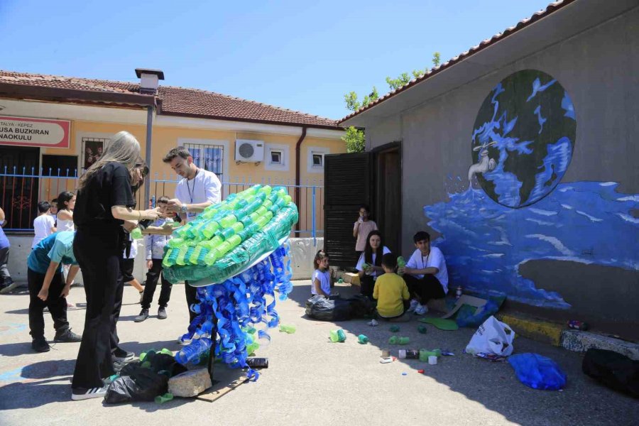 Atık Maddelerden Deniz Kaplumbağası Ve Flamingo Heykeli Yaptılar