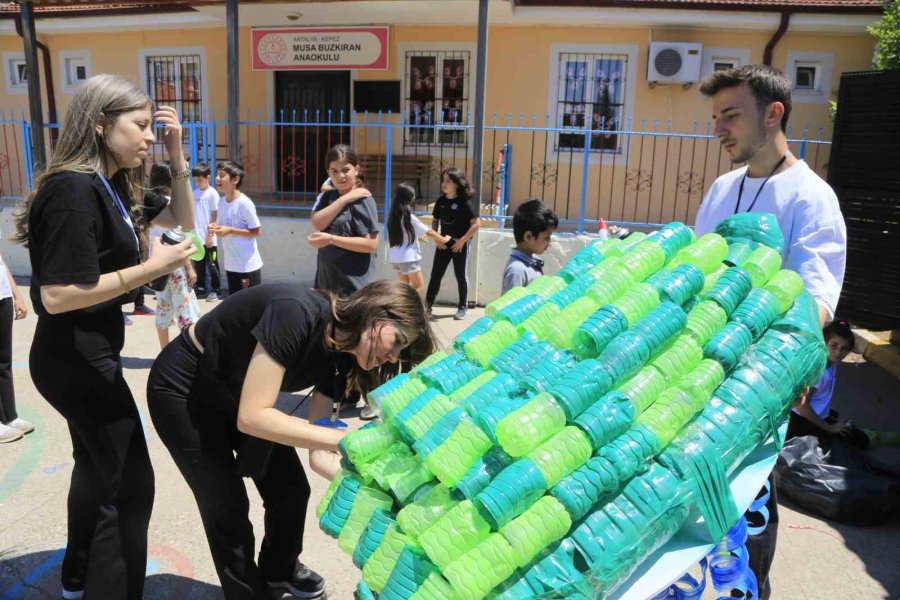 Atık Maddelerden Deniz Kaplumbağası Ve Flamingo Heykeli Yaptılar