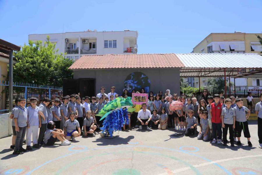 Atık Maddelerden Deniz Kaplumbağası Ve Flamingo Heykeli Yaptılar