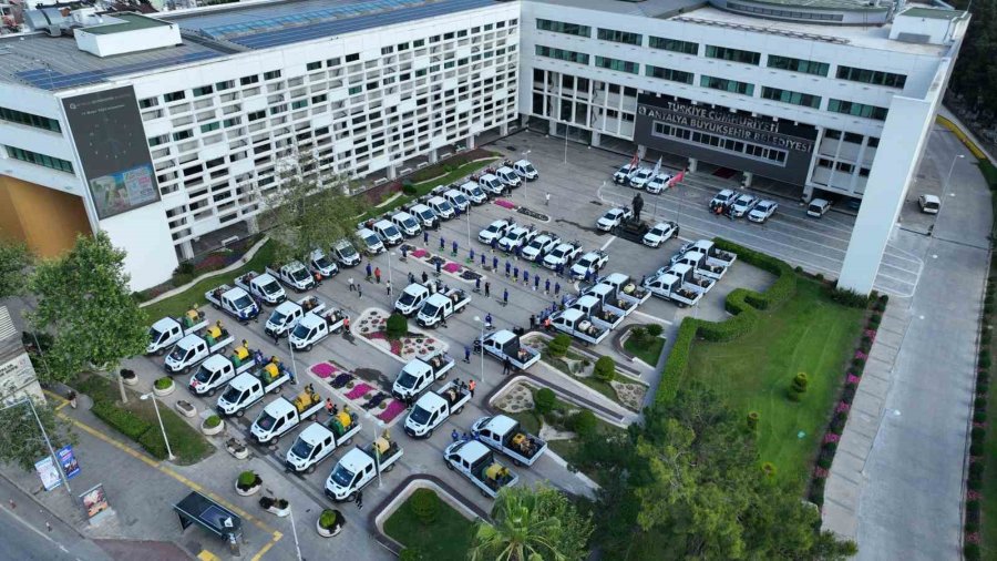 Antalya Büyükşehir Belediyesi’nden Vektörle Mücadele Ordusu