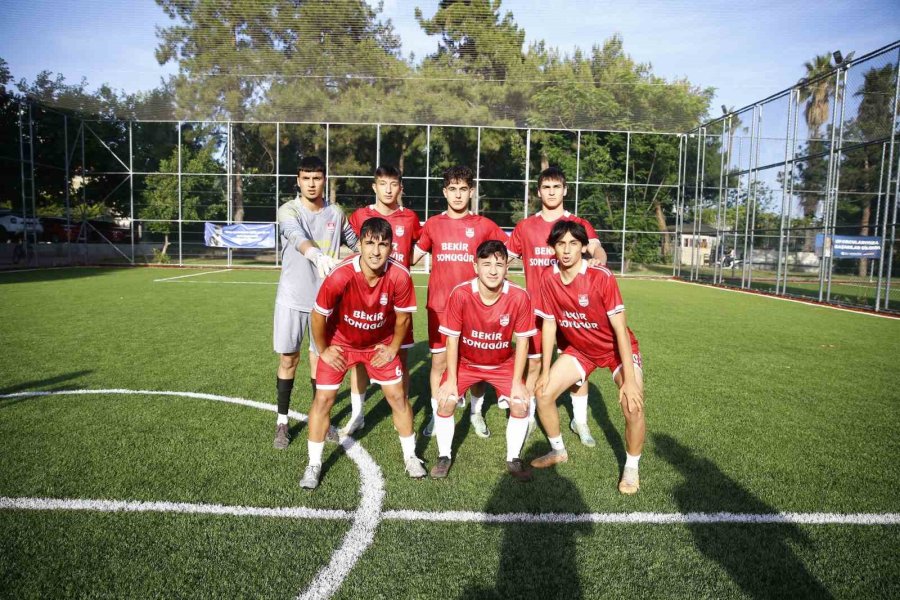 Antalya’da 19 Mayıs Futbol Turnuvası