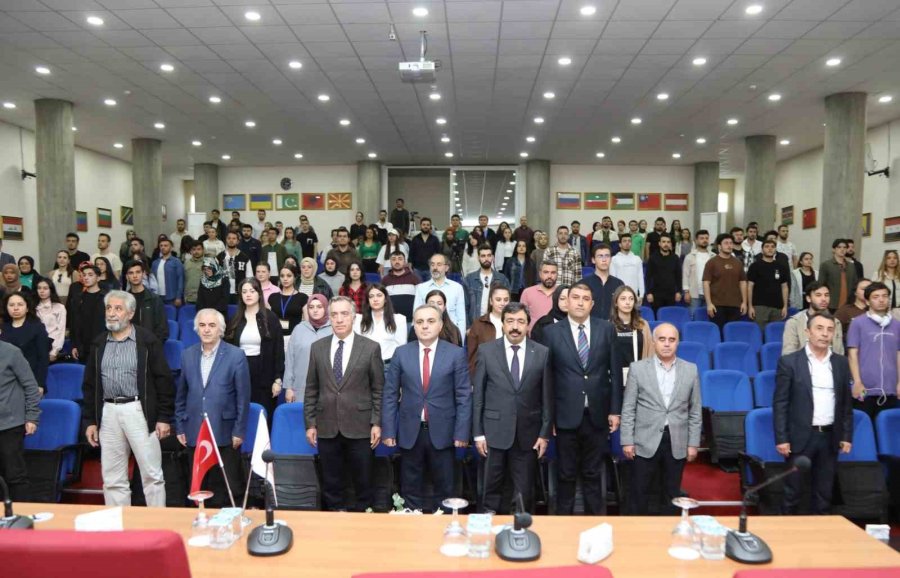 Erü’de ‘uluslararası Medeniyet Krizinde Aile Ve Gençlik’ Konferansı