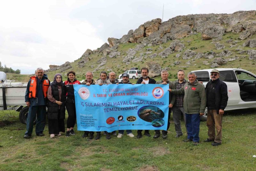 Sakarya Nehrinde Hayalet Av Aracı Temizliği Yapıldı