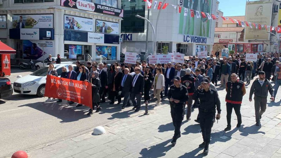 Karaman’da ’ailemiz İstikbalimiz’ Yürüyüşü Düzenlendi