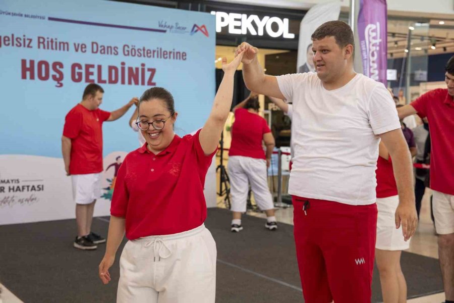 Mersin’de Engelliler ’engelsiz Ritim Ve Dans Gösterileri’ İle Eğlendi