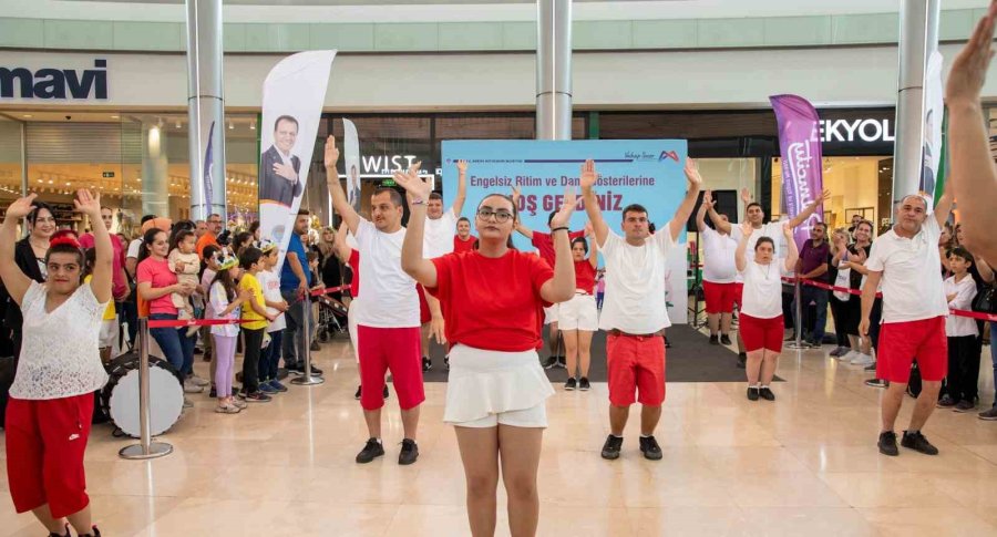 Mersin’de Engelliler ’engelsiz Ritim Ve Dans Gösterileri’ İle Eğlendi