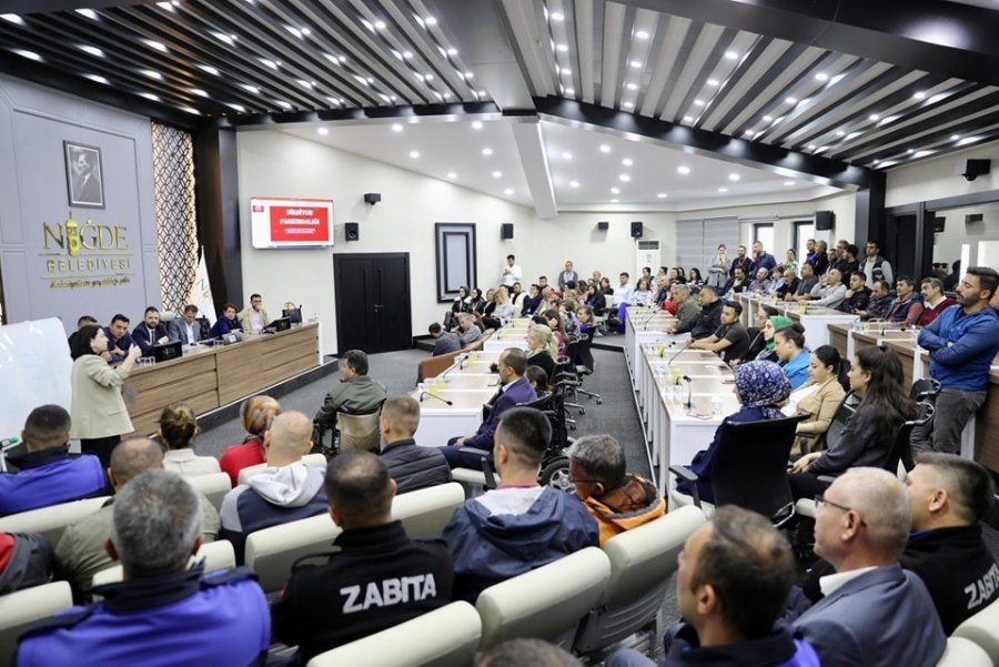 Niğde’de Belediye Personeline “diksiyon Ve Etkili İletişim” Semineri