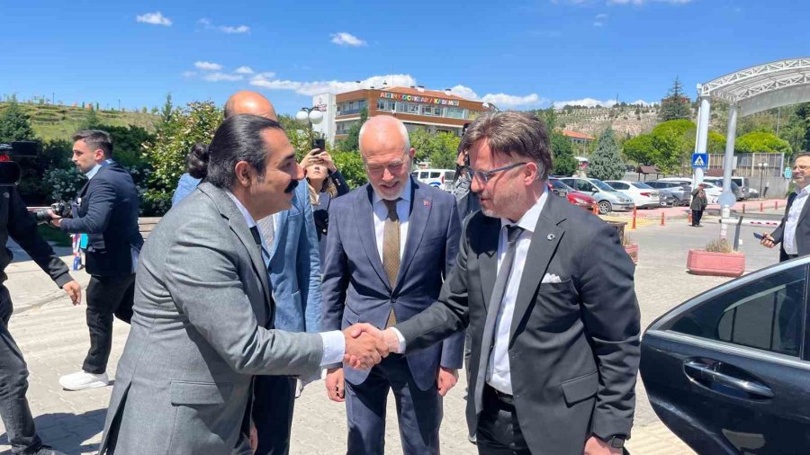 Bakan Yardımcısı Yılmaz, Eskişehir’de Uygulanan Yapay Zeka İle Radyolojik Görüntü Analizi Projesi’ni İnceledi