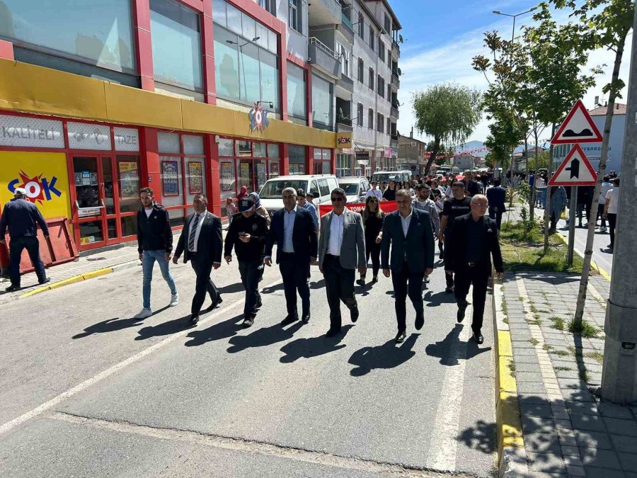 Tomarza’da, Coşkulu Gençlik Yürüyüşü