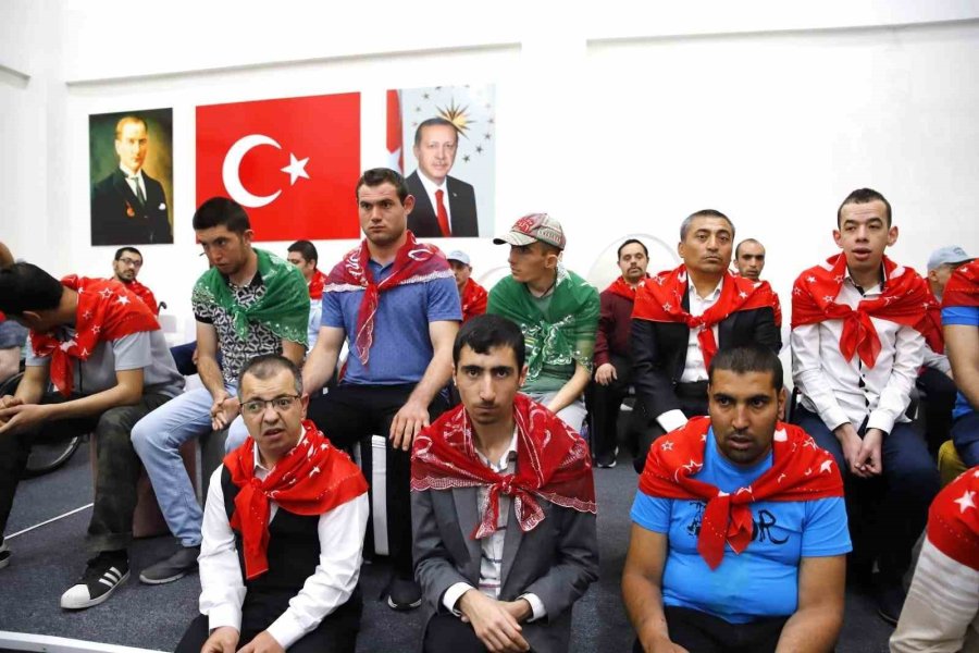 Aksaray’da Özel Gençlere Asker Kınası Yakıldı