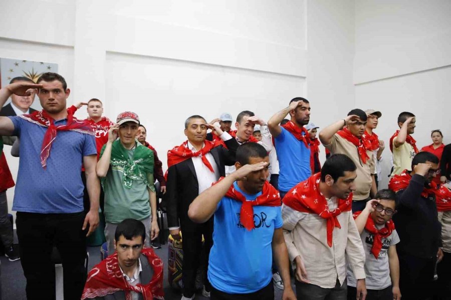 Aksaray’da Özel Gençlere Asker Kınası Yakıldı