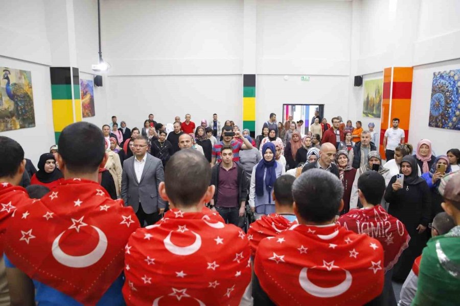 Aksaray’da Özel Gençlere Asker Kınası Yakıldı