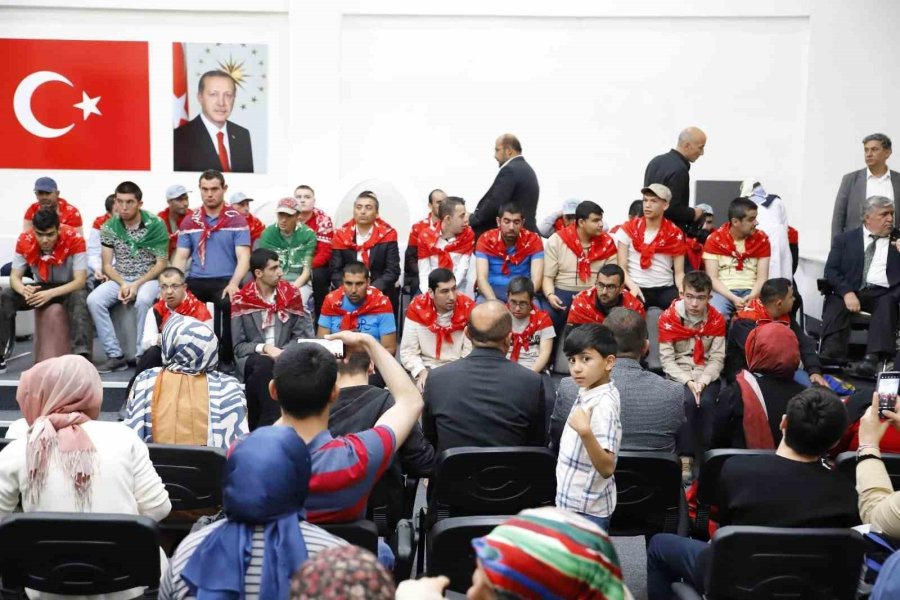 Aksaray’da Özel Gençlere Asker Kınası Yakıldı