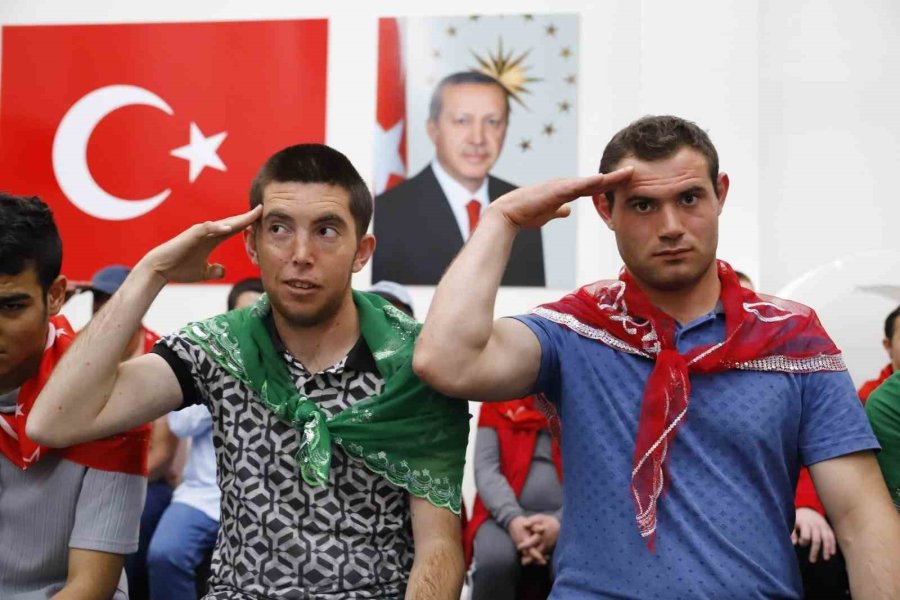 Aksaray’da Özel Gençlere Asker Kınası Yakıldı