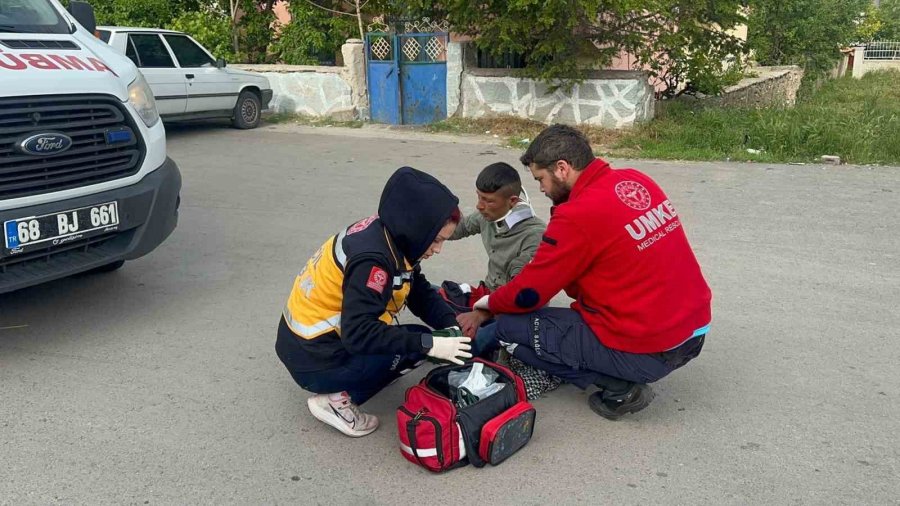 Kamyonet İle Motosiklet Çarpıştı: 2 Yaralı