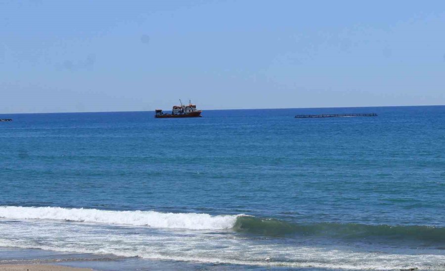 Sahile Konuşlanan Orkinos Çiftlikleri Uzaklaştırıldı