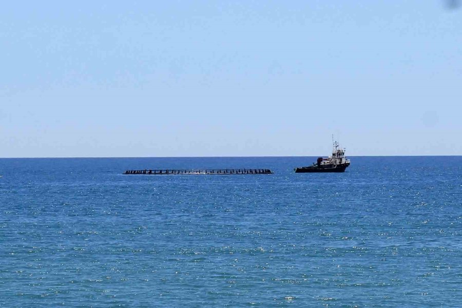 Sahile Konuşlanan Orkinos Çiftlikleri Uzaklaştırıldı