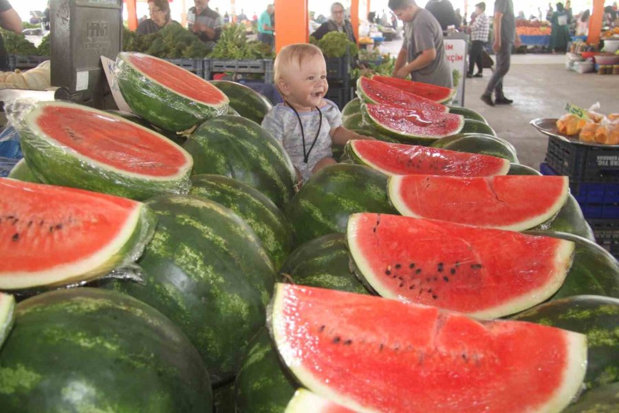 Silifke’de Satılan İran Ve Antalya Karpuzuna Rus Vatandaşlar Büyük İlgi Gösteriyor