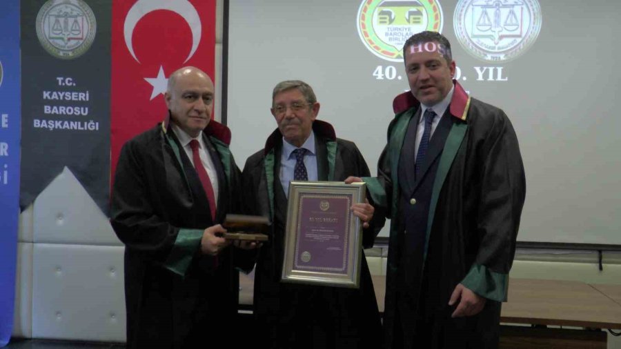 Emektar Avukatlara Plaket Ve Beratları Verildi