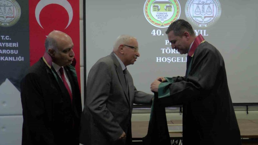 Emektar Avukatlara Plaket Ve Beratları Verildi