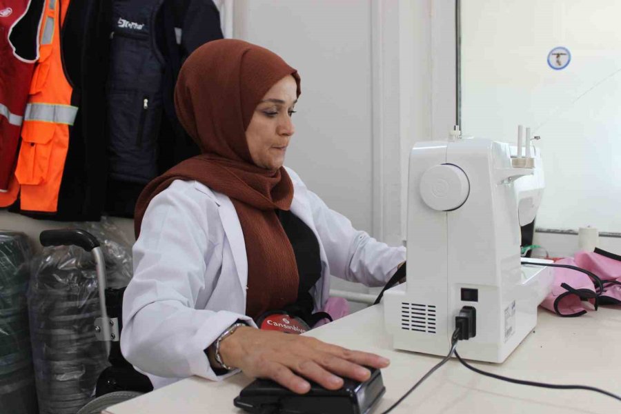 Engelliler Kurdukları Kooperatif Çatısı Altında Tekstil Ürünleri Üretiyor