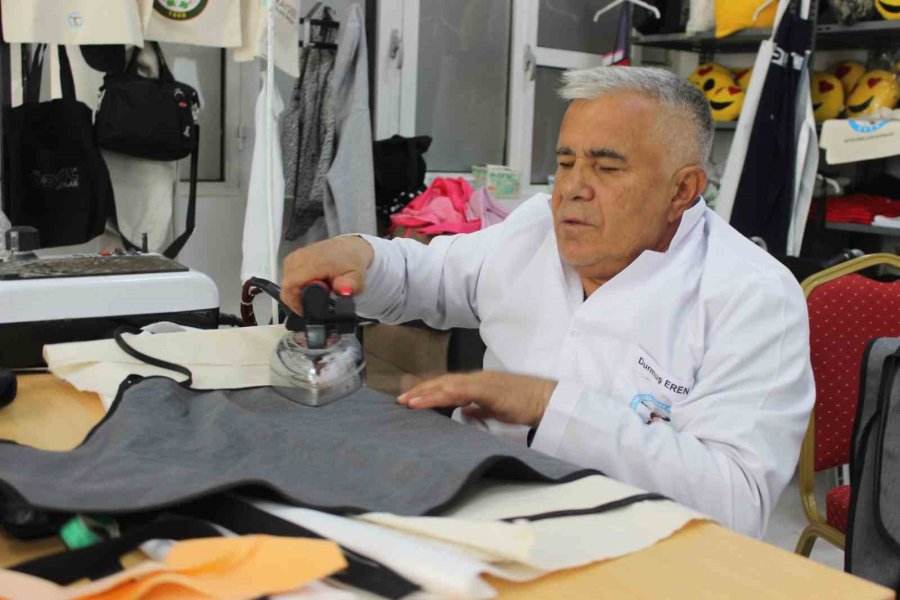 Engelliler Kurdukları Kooperatif Çatısı Altında Tekstil Ürünleri Üretiyor