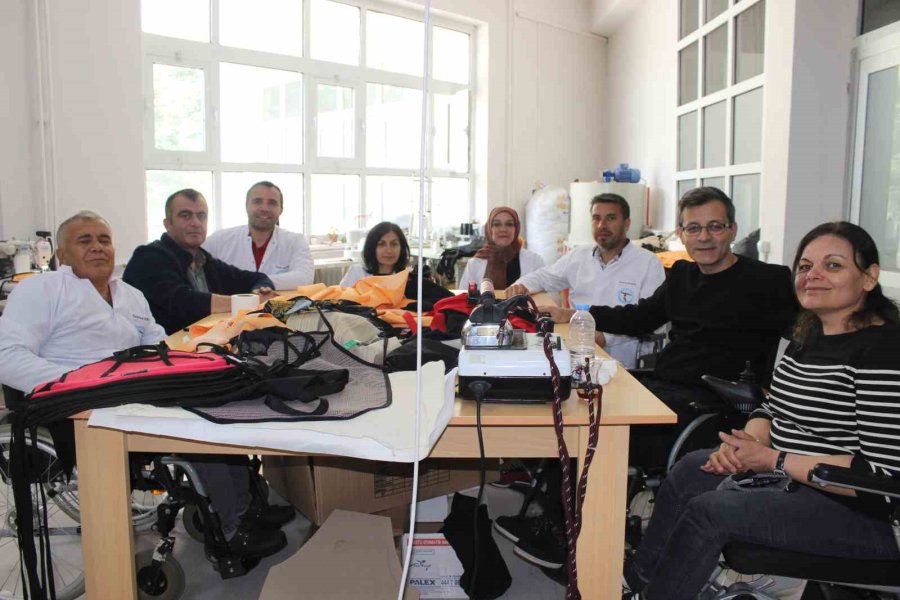 Engelliler Kurdukları Kooperatif Çatısı Altında Tekstil Ürünleri Üretiyor